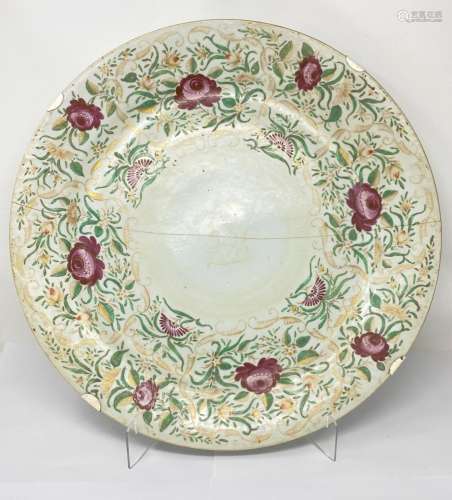 A CHINESE PORCELAIN CHARGER