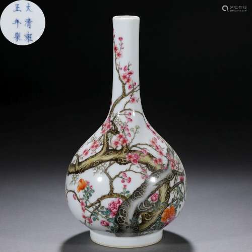 A Chinese Famille Rose and Gilt Blooms Bottle Vase