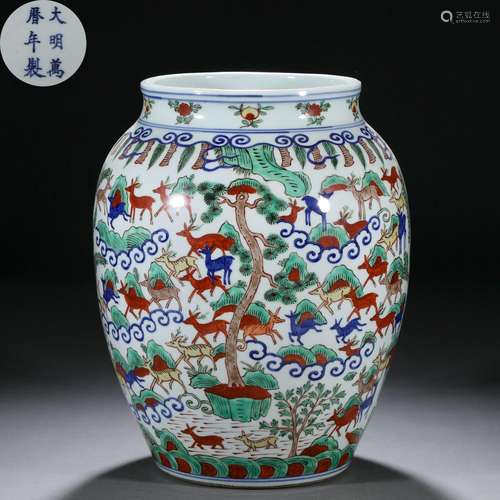 A Chinese Doucai Glaze Deers Jar