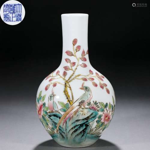 A Chinese Famille Rose Globular Vase