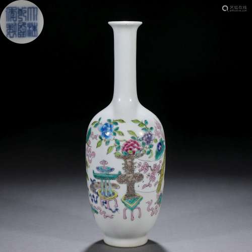 A Chinese Famille Rose Hundred Antiques Vase