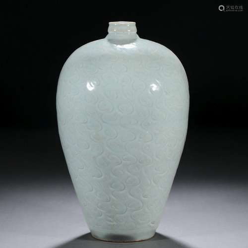 A Chinese Incised Ting-ware Vase Meiping