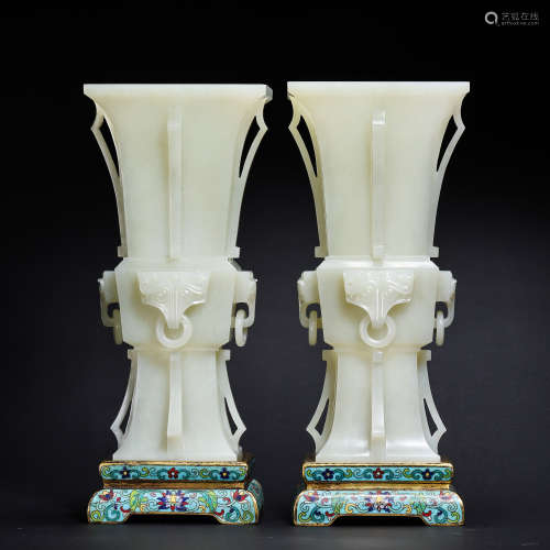 A PAIR OF CHINESE QING DYNASTY HETIAN JADE FLOWER GOBLETS