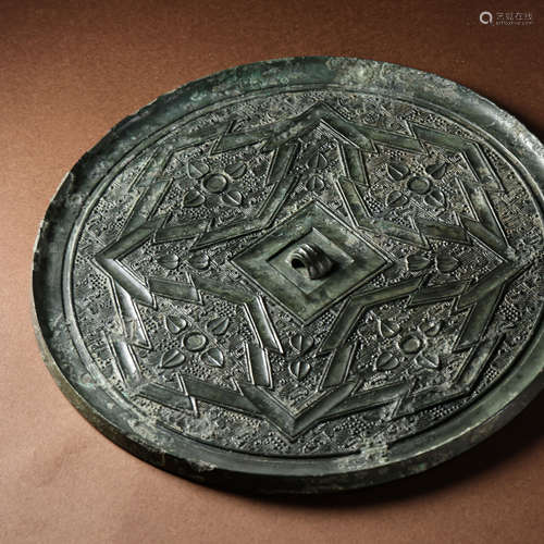 CHINA'S WARRING STATES PERIOD BRONZE MIRROR