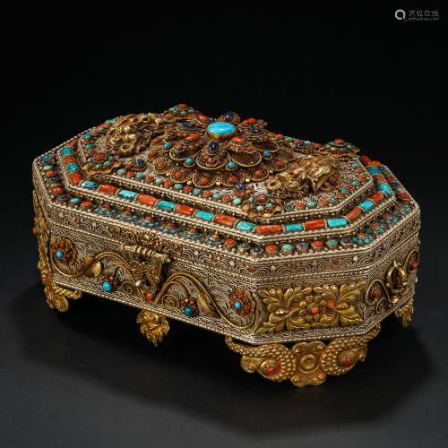 ANCIENT TIBETAN GILT SILVER AND GEMSTONE JEWELRY BOX