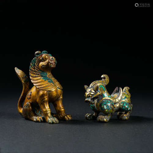 CHINA'S WARRING STATES PERIOD, BRONZE BEAST HOOK INLAID GOLD...