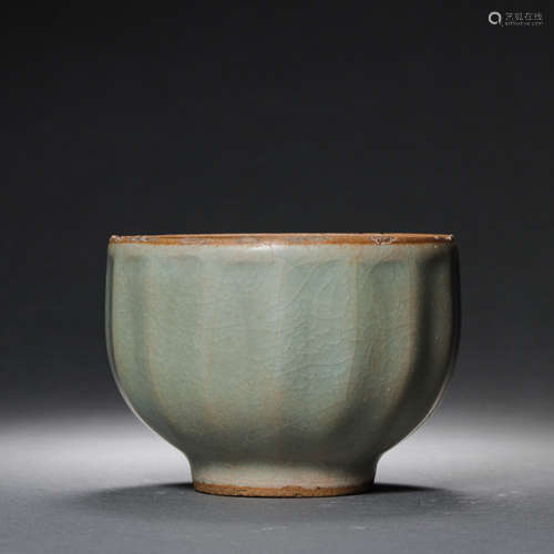 CHINESE SOUTHERN SONG LONGQUAN CELADON-GLAZED LOTUS-PETAL CU...