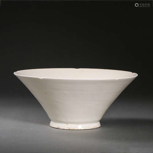 CHINESE LATE TANG AND FIVE DYNASTIES DINGYAO WHITE PORCELAIN...