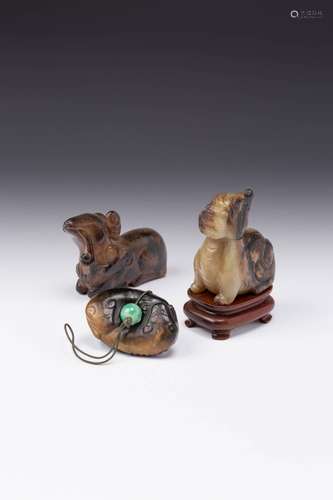 THREE CHINESE CELADON AND BLACK JADE ANIMAL CARVINGS MING/QI...