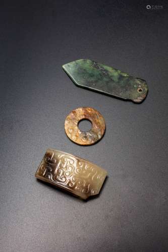 THREE SMALL CHINESE ARCHAIC JADES SHANG DYNASTY, WARRING STA...