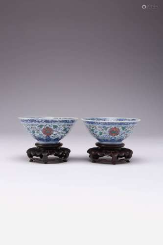 A FINE PAIR OF CHINESE DOUCAI `LOTUS` BOWLS QING DYNASTY The...