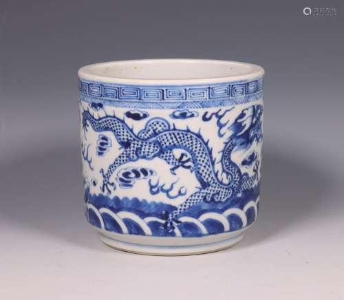 China, blauw-wit porseleinen draken penselenpot, late Qing-d...