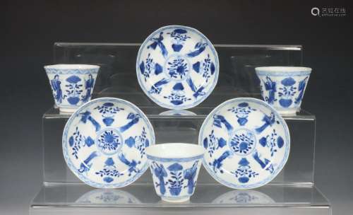 China, twee sets blauw-wit porseleinen koppen en schotels, l...