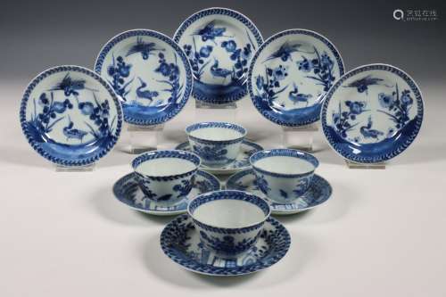 China, drie sets blauw-wit porseleinen koppen en schotels, 1...
