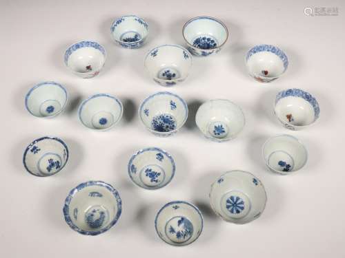 China, collectie blauw-wit porseleinen koppen en schotels, m...