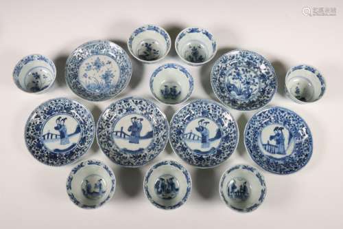 China, collectie blauw-wit porseleinen theekommen en schotel...