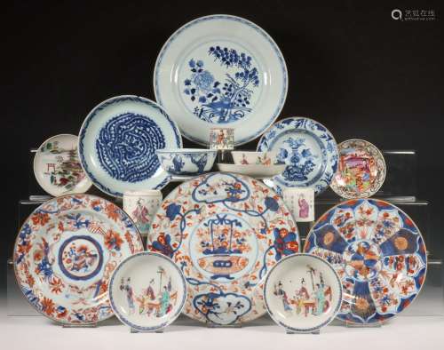 China, collectie blauw-wit en famille rose porselein, 18e ee...