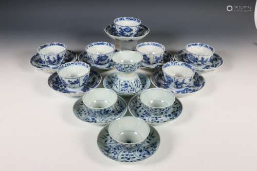 China, twee sets blauw-wit porseleinen koppen en schotels, K...