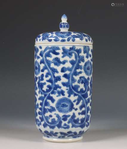 China, blauw-wit porseleinen hoge dekselpot, Kangxi periode ...
