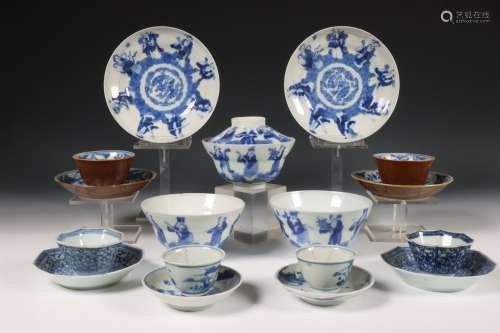 China, collectie blauw-wit porseleinen kopjes en schotels, 1...