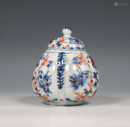 China, Imari porseleinen theepot en deksel, 18e eeuw,