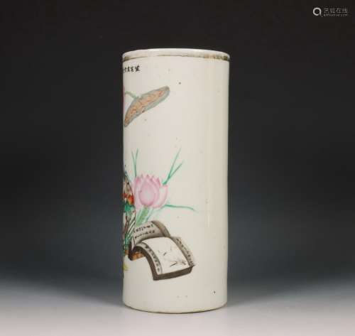 China, famille rose porseleinen vaas, eerste helft 20e eeuw,