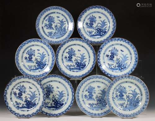 China, set van negen blauw-wit porseleinen bordjes, Qianlong...