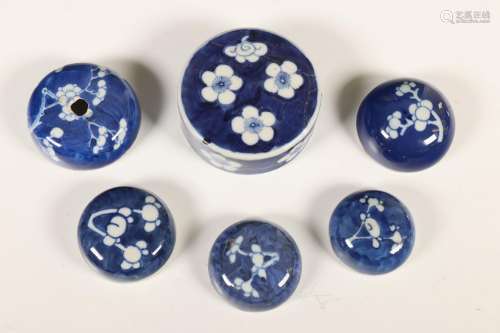 China, collectie blauw-wit prunus en gebroken ijs porselein,...