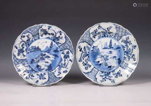 China, paar blauw-wit porseleinen diepe borden, Kangxi perio...