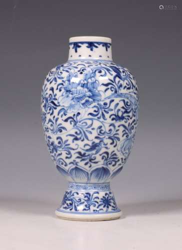 China, blauw-wit porseleinen vaasje, Kangxi periode (1662-17...