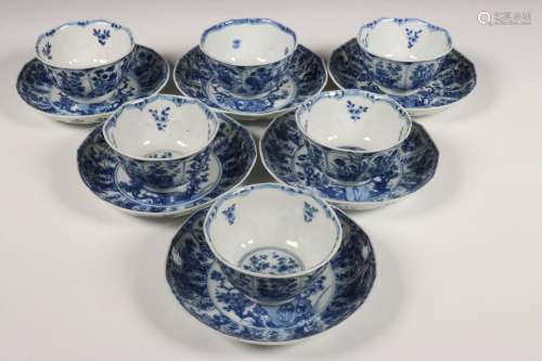 China, set van zes blauw-wit porseleinen koppen en schotels,...