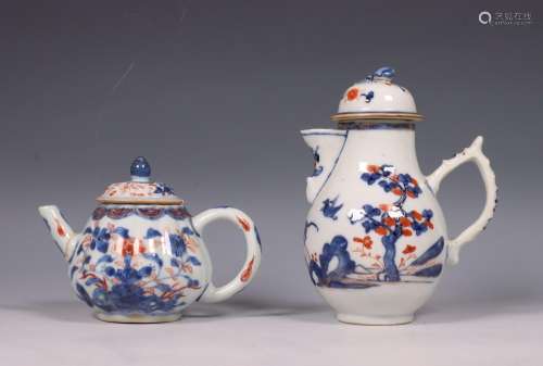China, Imari porseleinen theepot en melkkan, 18e eeuw,