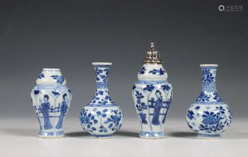 China, twee paar blauw-witte porseleinen vaasjes, Kangxi per...