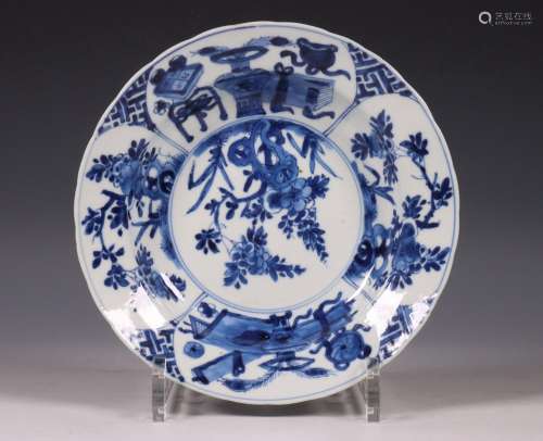 China, diep blauw-wit porseleinen bordje, Kangxi periode (16...