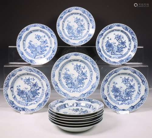 China, serie van twaalf blauw-wit porseleinen diepe borden, ...