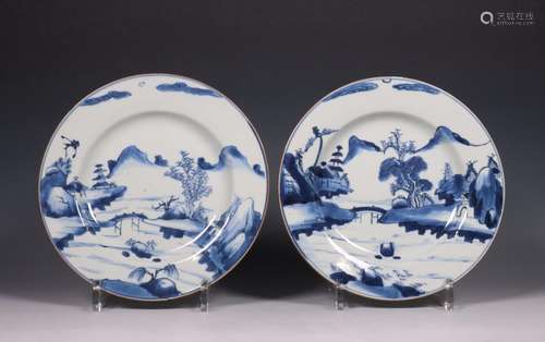 China, paar blauw-wit porseleinen borden, laat 18e eeuw,