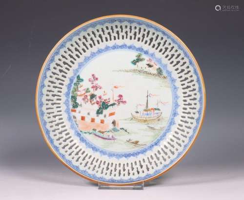 China, famille rose porseleinen opengewerkt bord, ca. 1780,