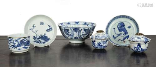 Group of blue and white porcelain Chinese, 18th/19th Century...