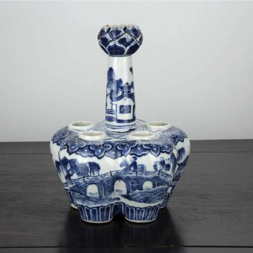 Blue and white porcelain tulipiere Chinese, 19th Century wit...