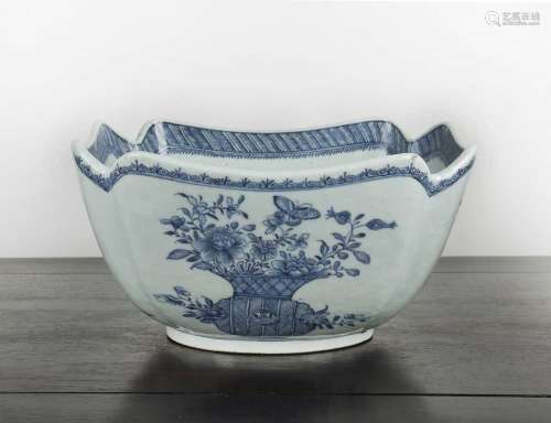 Large blue and white bowl Chinese, Daoguang period decorated...