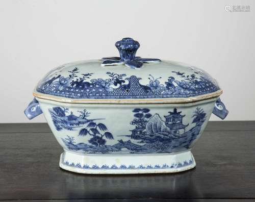 Blue and white tureen and cover Chinese, Qianlong period wit...