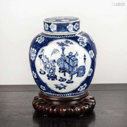 Blue and white lidded ginger jar Chinese, 19th Century decor...