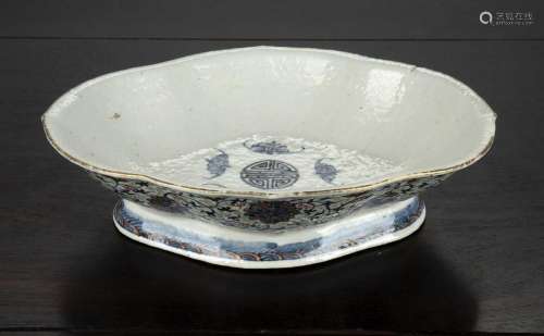 Quatrefoil porcelain pedestal bowl Chinese painted with bats...