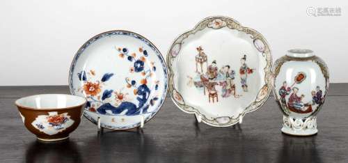 Group of pieces Chinese, 18th Century to include a small tea...