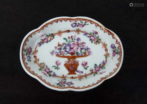 Famille rose shaped dish or spoon dish Chinese Export, 19th ...