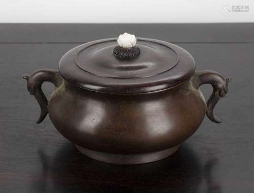 Bronze censer with a wooden lid and jade flower finial Chine...