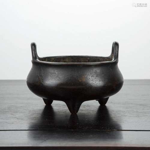 Bronze censer/ding Chinese, 18th Century with loop handles, ...