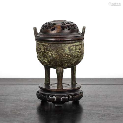 Bronze ding Chinese engraved with archaic symbols to the ext...