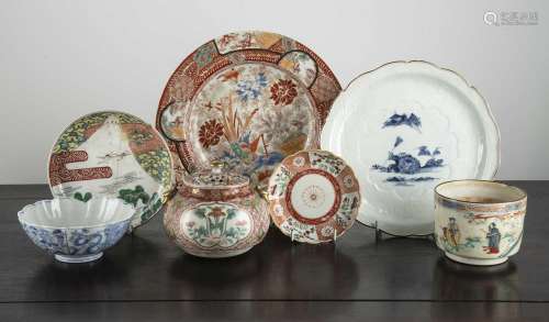Group of ceramics Japanese, 18th Century and later comprisin...