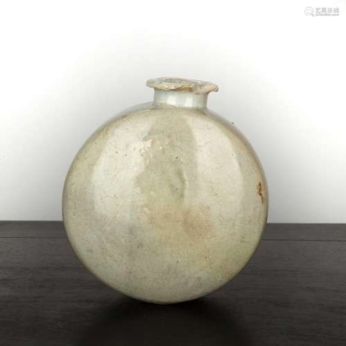 Porcelain moon flask Korean, Joseon dynasty (1392-1897), 16t...